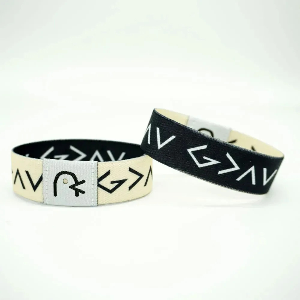 Dos pulseras, para compartir